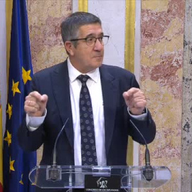 Patxi López a Feijóo: "La Constitución no es militante en este país"