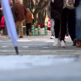 La convivencia 'imposible' entre peatones y transporte público en el centro de las ciudades