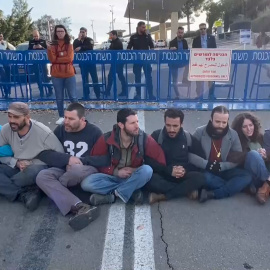 "Elecciones ahora": manifestantes claman contra el Gobierno de Netanyahu frente al Parlamento de Israel