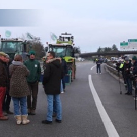 Agricultores franceses protestan cerca de París contra el acuerdo de la UE con Mercosur