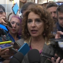 Montero asegura que cumplirá con los compromisos adquiridos con todos los grupos