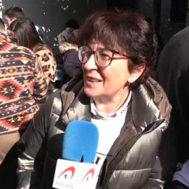 Las 'Holycards' triunfan en Sevilla con quedadas multitudinarias para intercambiar cromos de imágenes religiosas