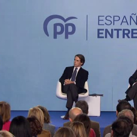 Feijóo presume ante Aznar y Rajoy de haber unido al partido