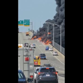 El vuelco de un camión cisterna provoca un incendio en un puente de Connecticut