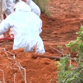 Encuentran los cuerpos de 21 presuntos miembros de una secta que habrían muerto de hambre 