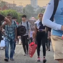 Unos 3.000 migrantes marchan en México entre protestas por el trato recibido