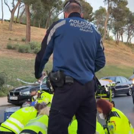 Un niño de 8 años herido muy grave tras ser atropellado por una moto en Madrid