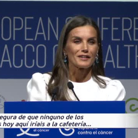 La reina Letizia, a favor de subir el precio del tabaco: "Fumar es una enfermedad"