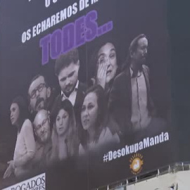 Desokupa engaña a los vecinos de Atocha 75 y coloca una lona ofensiva hacia el PSOE