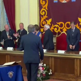 Juan José Imbroda se niega a estrechar la mano a Eduardo De Castro en su investidura como presidente de Melilla