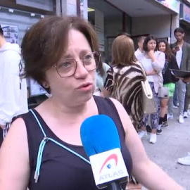 Colas de estudiantes frente a las inmobiliarias para elegir los mejores pisos a alquilar