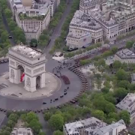 Francia celebra el Día de la Bastilla con un homenaje a la India