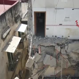 Se derrumba un edificio en Nápoles dejando tres personas atrapadas entre los escombros