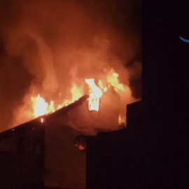 Arden decenas de viviendas y comercios en el centro de Damasco