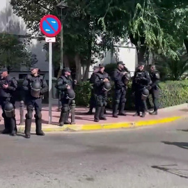 Así reciben a los vecinos que son desalojados del edificio La Dignidad de Móstoles