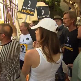 Las estrellas de Breaking Bad apoyan una manifestación de la huelga de guionistas en Hollywood