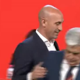 Rubiales se queda sin coche oficial, sin teléfono de empresa y sin su sueldo de casi un millón de euros al año