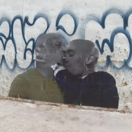 Un beso forzado entre Rubiales y el exboxeador Mike Tyson