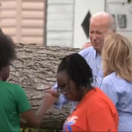 Biden visita en Florida a los damnificados por el paso del huracán Idalia