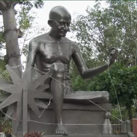 Los líderes del G20 visitan el memorial a Mahatma Gandhi en Nueva Delhi