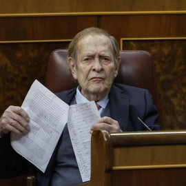 Tamames, a Patxi López: "Se excita usted demasiado, le va a dar un infarto"