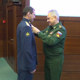 Rusia entrega medallas a los pilotos que derribaron el dron estadounidense