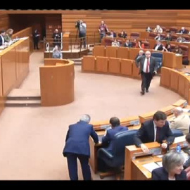 El PSOE denuncia una "peineta" de Mañueco a una de sus procuradoras en las Cortes de Castilla y León 