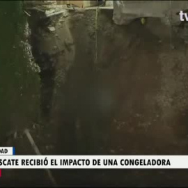 Se le cae una nevera encima durante un rescate en Perú 