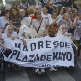 Miles de personas recuerdan en Buenos Aires a las víctimas de la dictadura