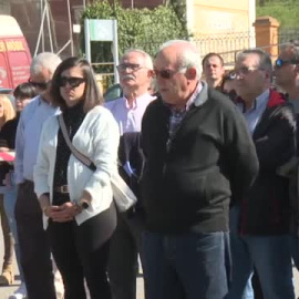 Emocionado minuto de silencio por Marina frente a la residencia de ancianos donde trabajaba