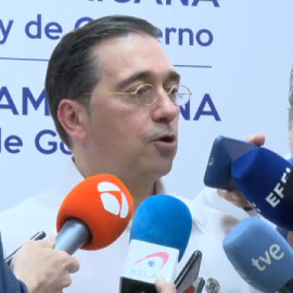 Albares pregunta a Feijóo si con sus palabras pretende que España "deje vacía su silla" y "deje solo al rey"