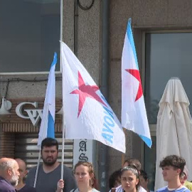 Un centenar de personas se manifiesta en Sanxenxo contra la visita del rey emérito