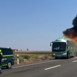 Un autobús con 50 personas a bordo se incendia a la altura de Fraga, en Huesca