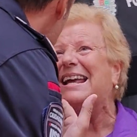 Intentan expulsar de un Pleno a una mujer que protestaba contra la abolición del PP y Vox de la Consejería de Igualdad