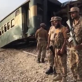 El descarrilamiento de un tren al sur de Pakistán causa al menos 30 muertos