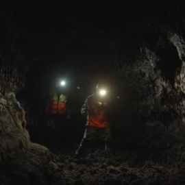 Espeleólogos acceden por primera vez a los tubos lávicos de La Palma