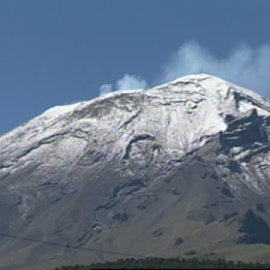 "Popocatépetl" vuelve a erupcionar...su corazón aún late por su amada dormida "Iztaccíhuatl"