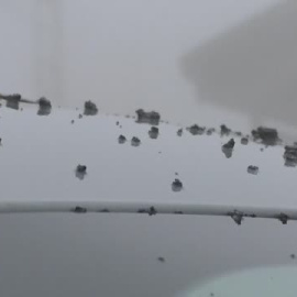 Una potente erupción del volcán Etna arroja ceniza sobre la ciudad de Catania