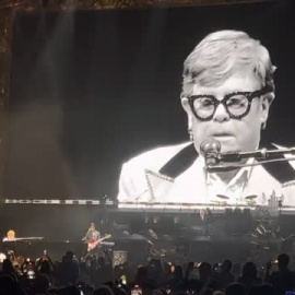 Elton John arranca en Barcelona su gira de despedida ante 18.000 personas