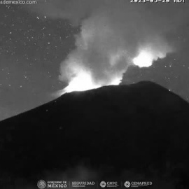Continúa la intensa actividad en el volcán mexicano Popocatépetl
