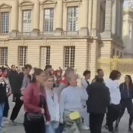 Desalojan el Louvre y el palacio de Versalles por amenaza de bomba