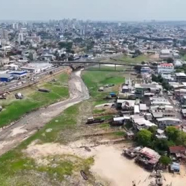 Los afluentes del Amazonas viven su nivel más bajo por la sequía