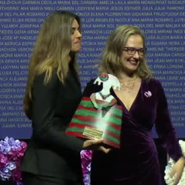 La selección femenina de fútbol recibe el premio del ministerio de Igualdad con motivo del 25N