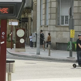 18/07/2022. Un termómetro marca 49 grados centígrados en la calle Concejo, durante la segunda ola de calor de verano en España, a 14 de julio de 2022, en Ourense, Galicia.