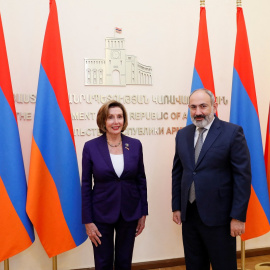 La presidenta de la Cámara de Representantes de EEUU, Nancy Pelosi, y el primer ministro armenio, Nikol Pashinyan.