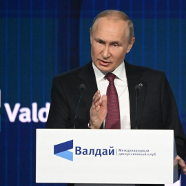 El presidente ruso, Vladimir Putin, se dirige a la sesión plenaria del foro del Club de Discusión Valdai en Moscú, el 27 de octubre de 2022.