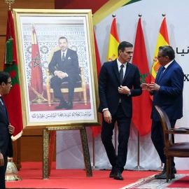 El presidente del Gobierno, Pedro Sánchez, junto al primer ministro de Marruecos, Aziz Ajanuch, en el cierre de la Reunión de Alton Nivel entre ambos países celebrada en Rabat.