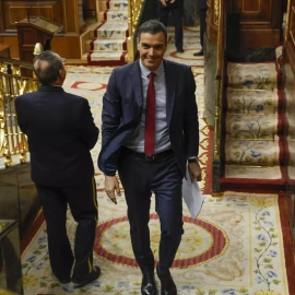 15/02/2023.- El presidente del Gobierno, Pedro Sánchez abandona el hemiciclo durante el pleno del Congreso celebrado este miércoles por la reforma de la ley del solo sí es sí después de que el PSOE y Podemos hayan demostrado su falta de acu