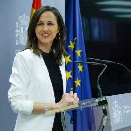 14/04/2023.- La ministra de Derechos Sociales y Agenda 2030, Ione Belarra, realiza declaraciones a la prensa tras el acuerdo para aprobar la ley de vivienda. EFE/ Chema Moya