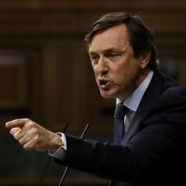 Pablo Casado ha destituido a Rafael Hernando como portavoz del PP en el Congreso. / KIKO HUESCA (EFE)